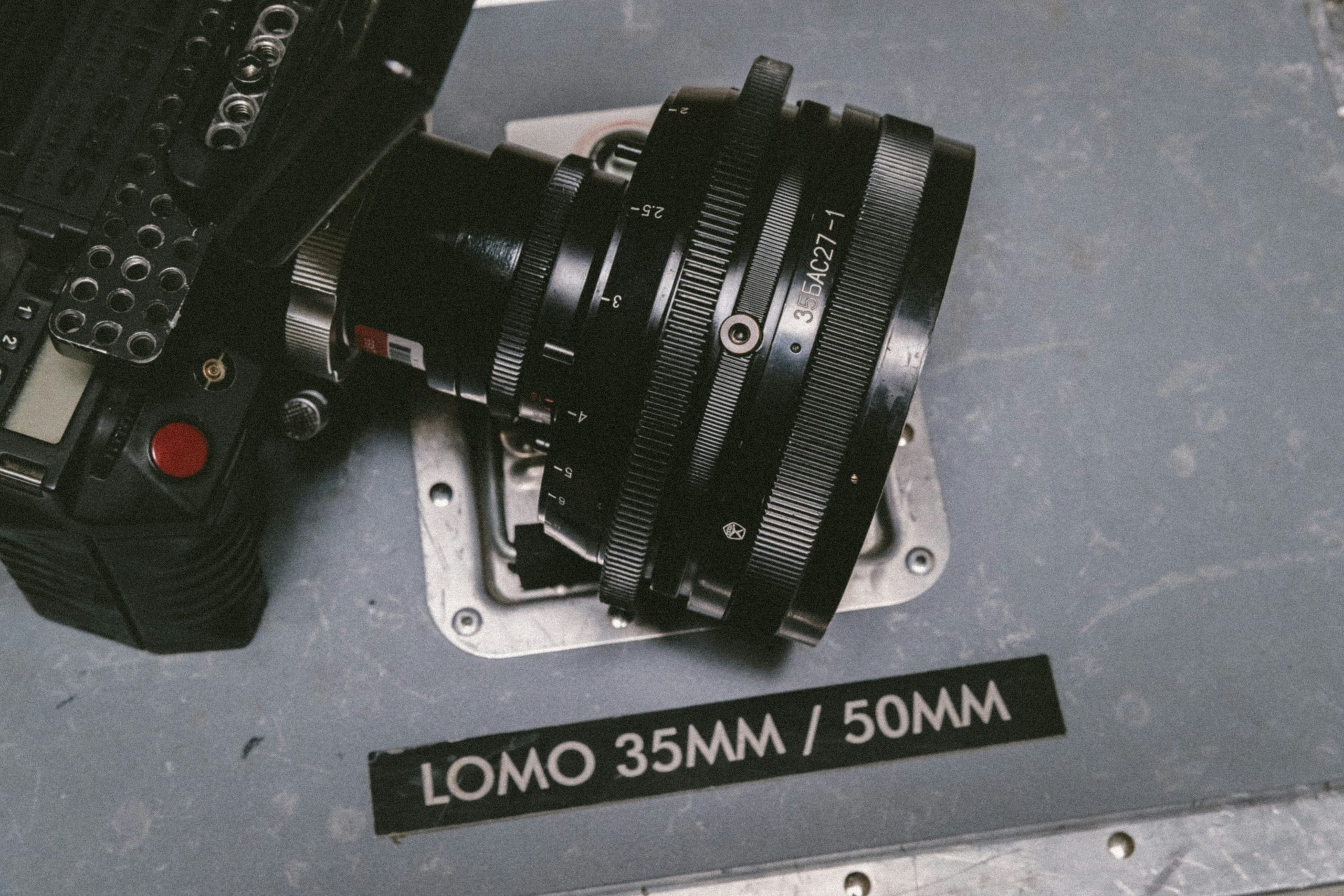 Comparison between mirrorless and DSLR cameras