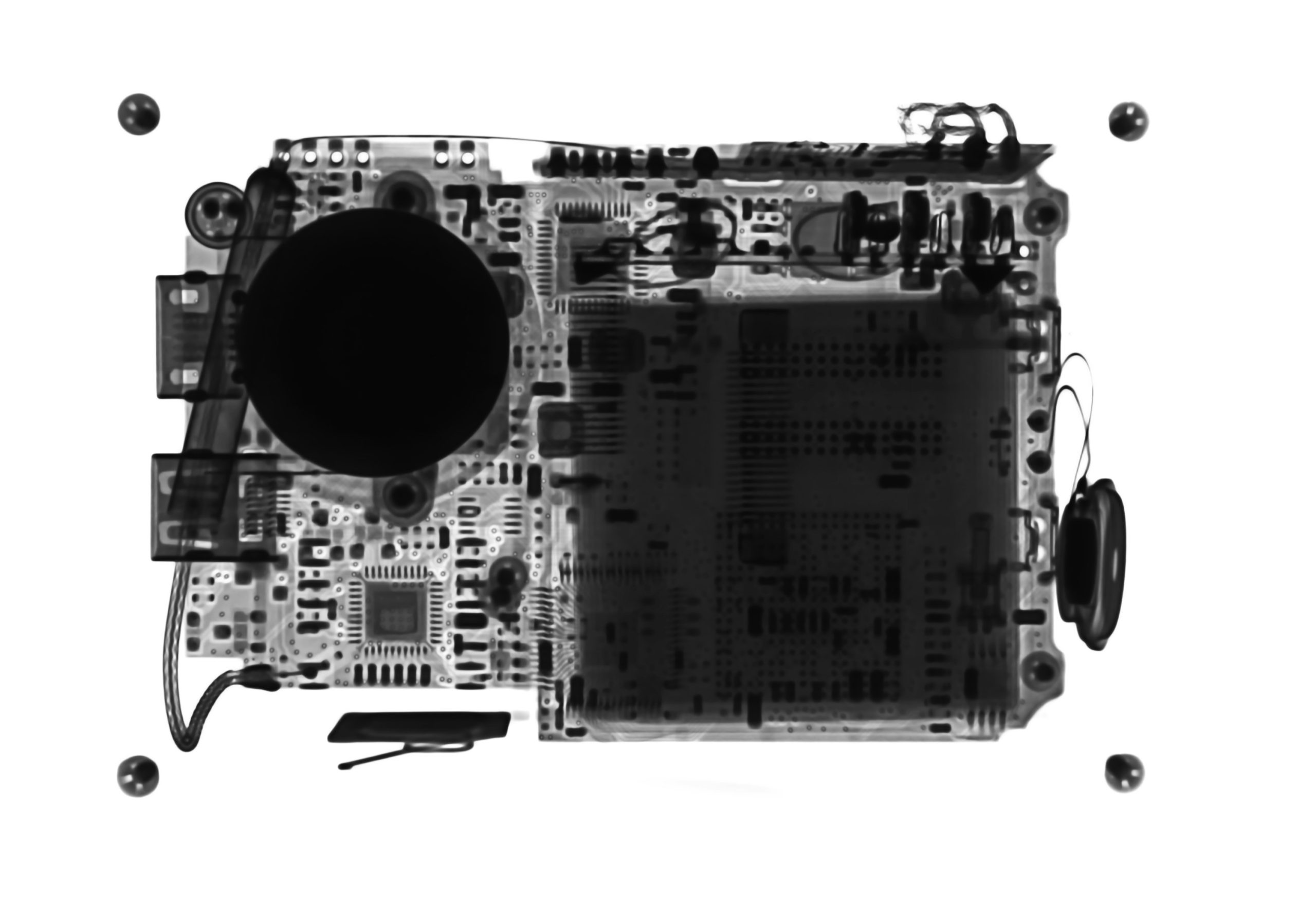 Comparison chart showing different types of trail cameras with their features