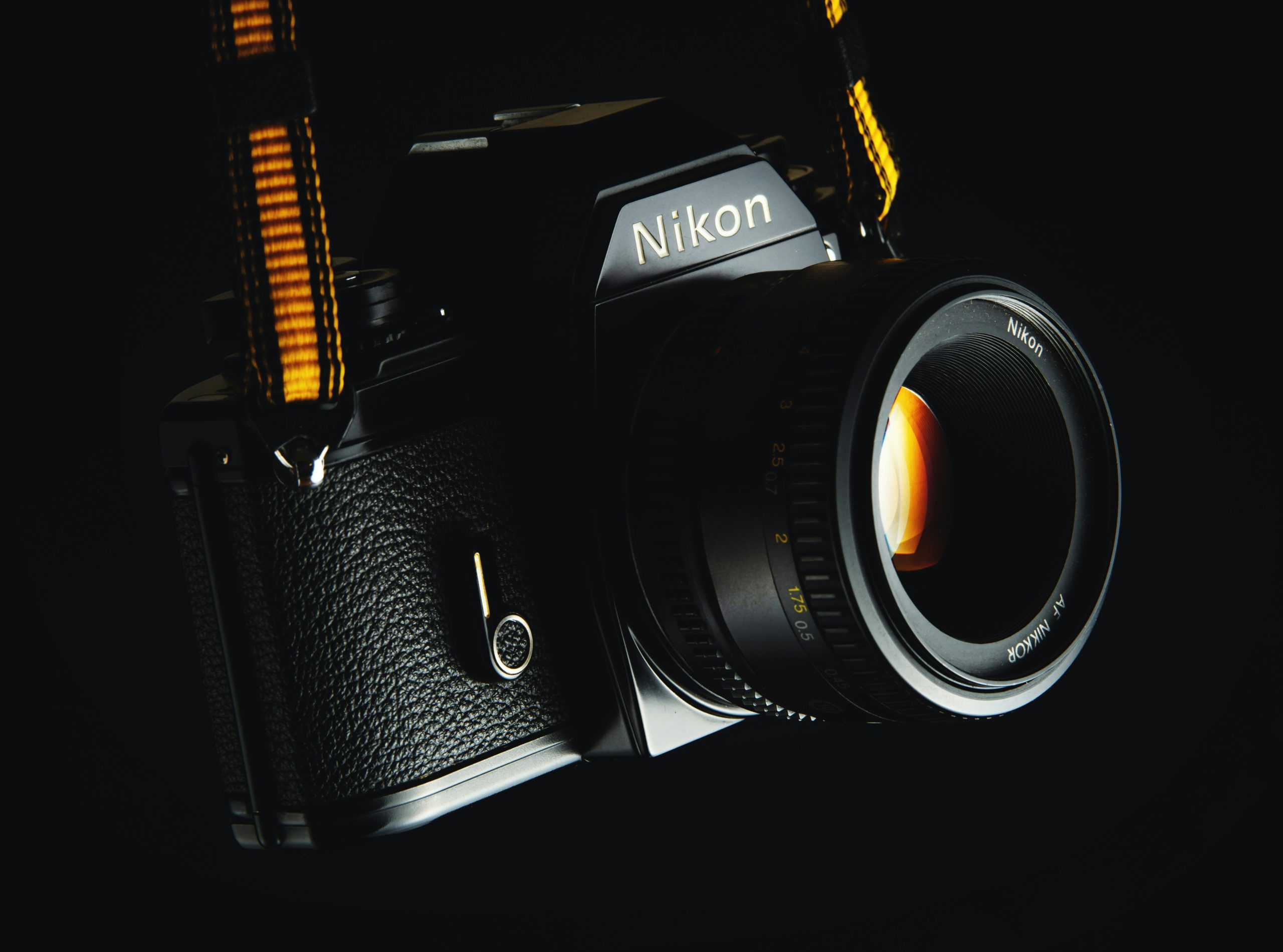 Diagram showing camera settings such as ISO, shutter speed, and aperture